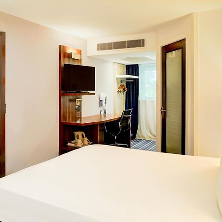 Belvilla Crewe City Centre Hotel Lifestyle Bagian luar foto