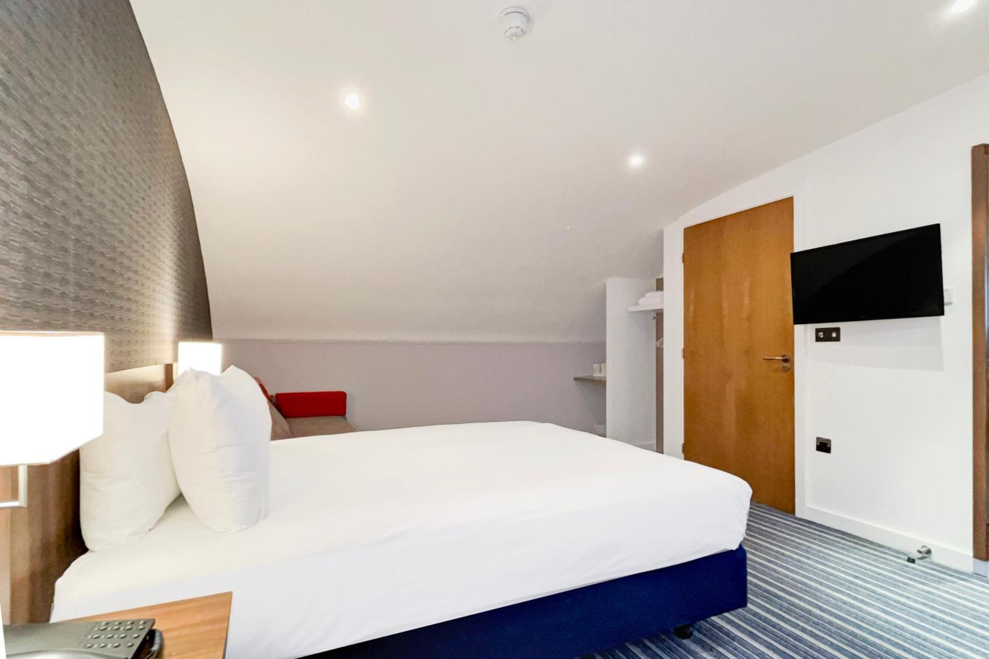 Belvilla Crewe City Centre Hotel Lifestyle Bagian luar foto