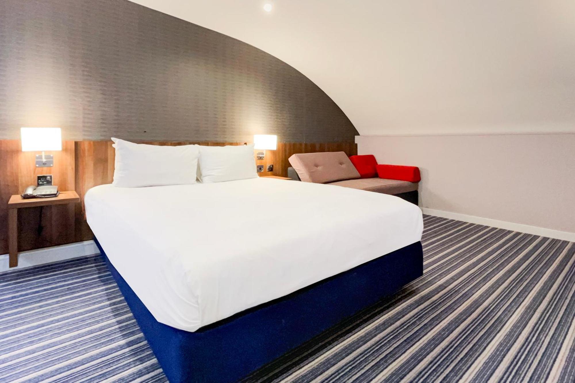 Belvilla Crewe City Centre Hotel Lifestyle Bagian luar foto