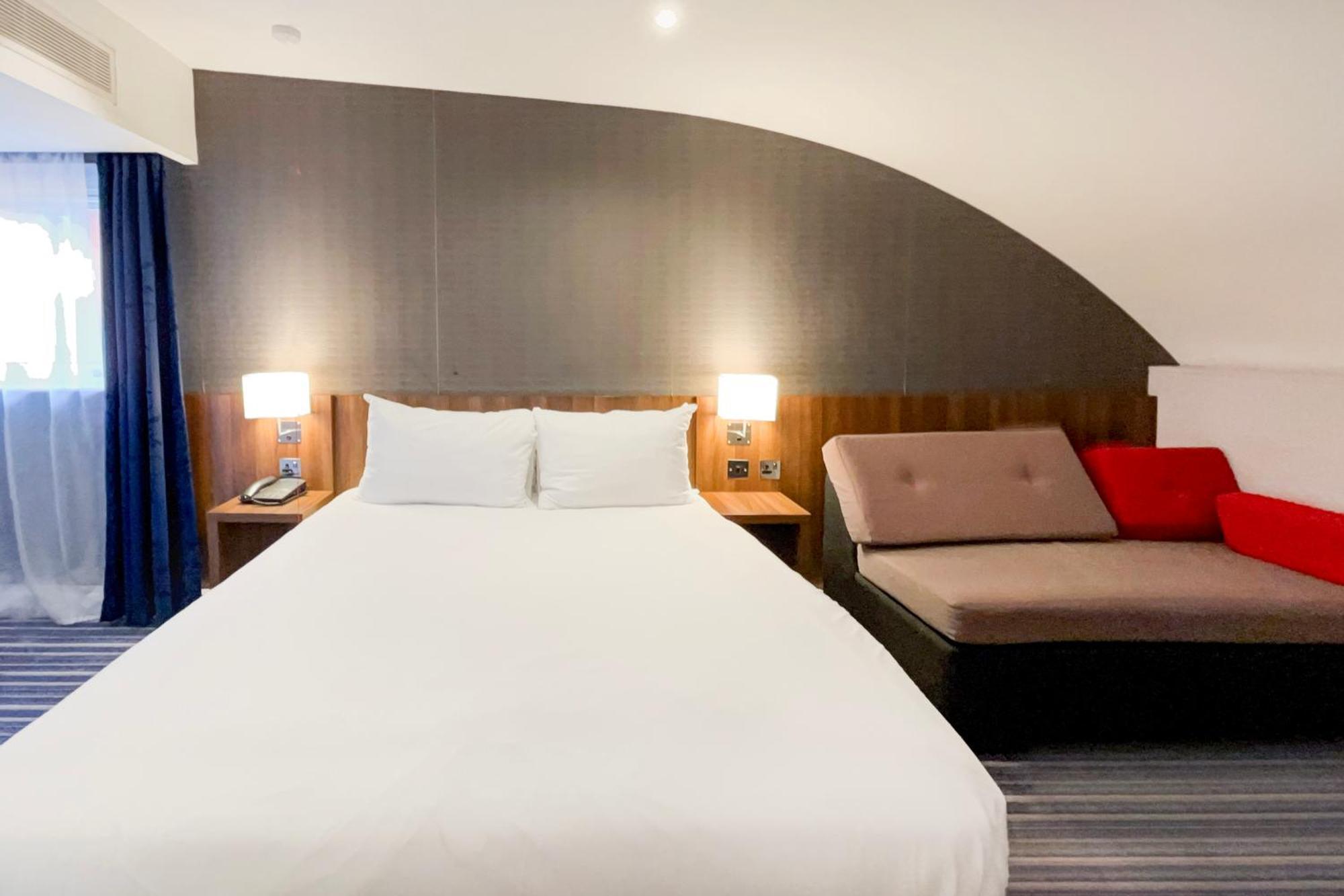 Belvilla Crewe City Centre Hotel Lifestyle Bagian luar foto