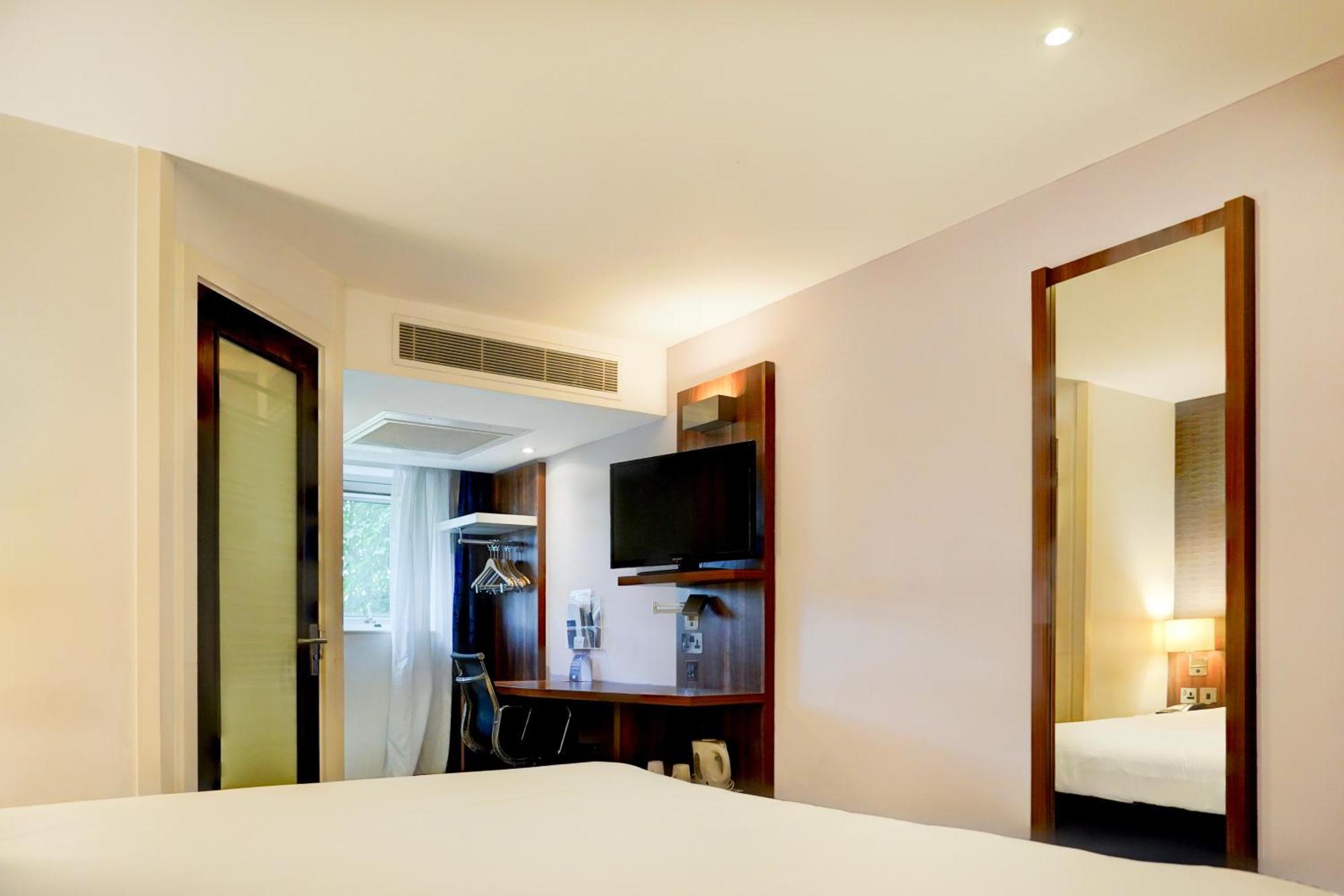 Belvilla Crewe City Centre Hotel Lifestyle Bagian luar foto
