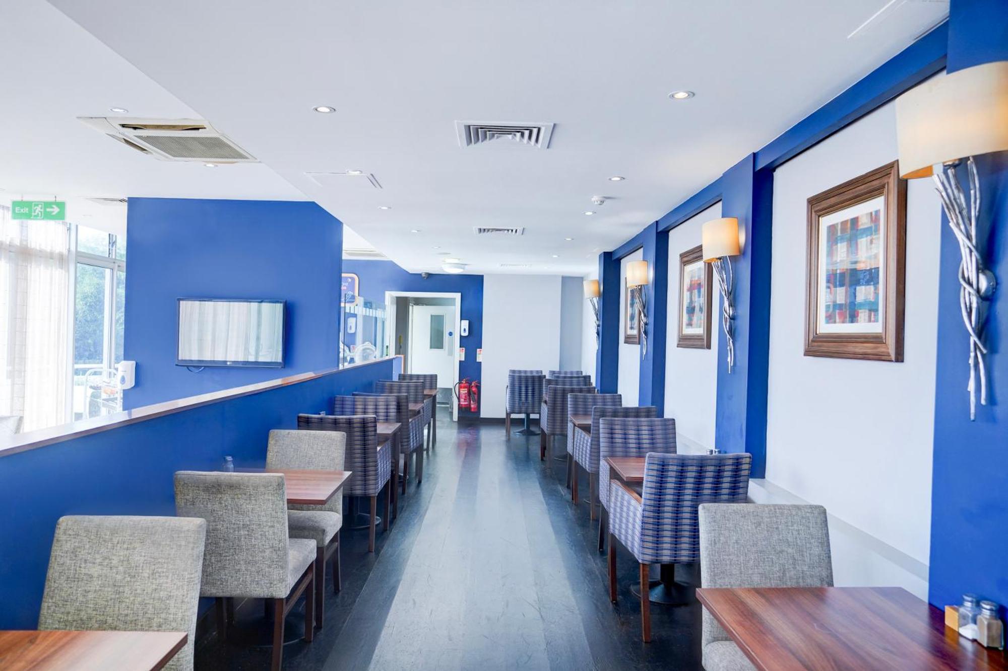 Belvilla Crewe City Centre Hotel Lifestyle Bagian luar foto