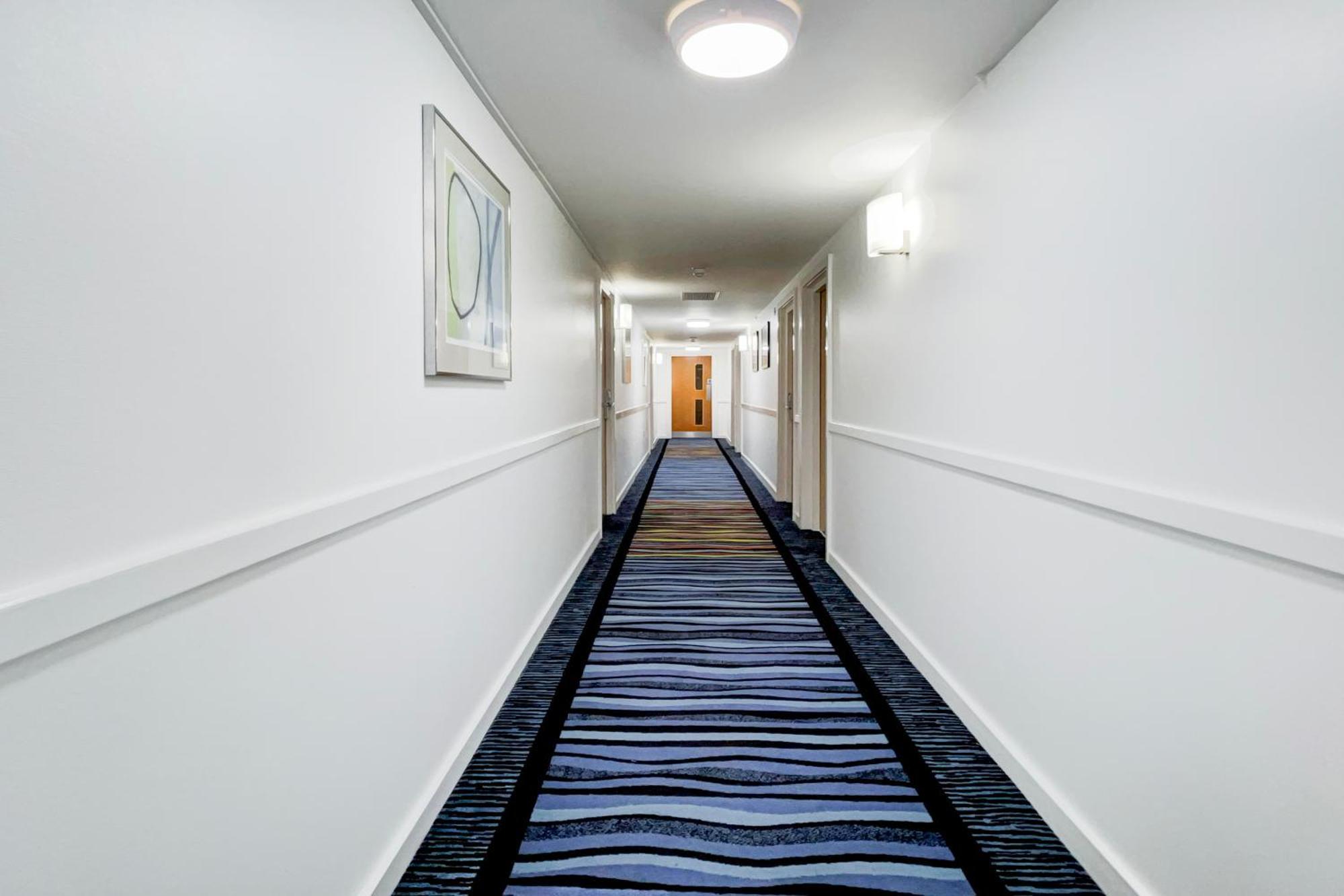 Belvilla Crewe City Centre Hotel Lifestyle Bagian luar foto