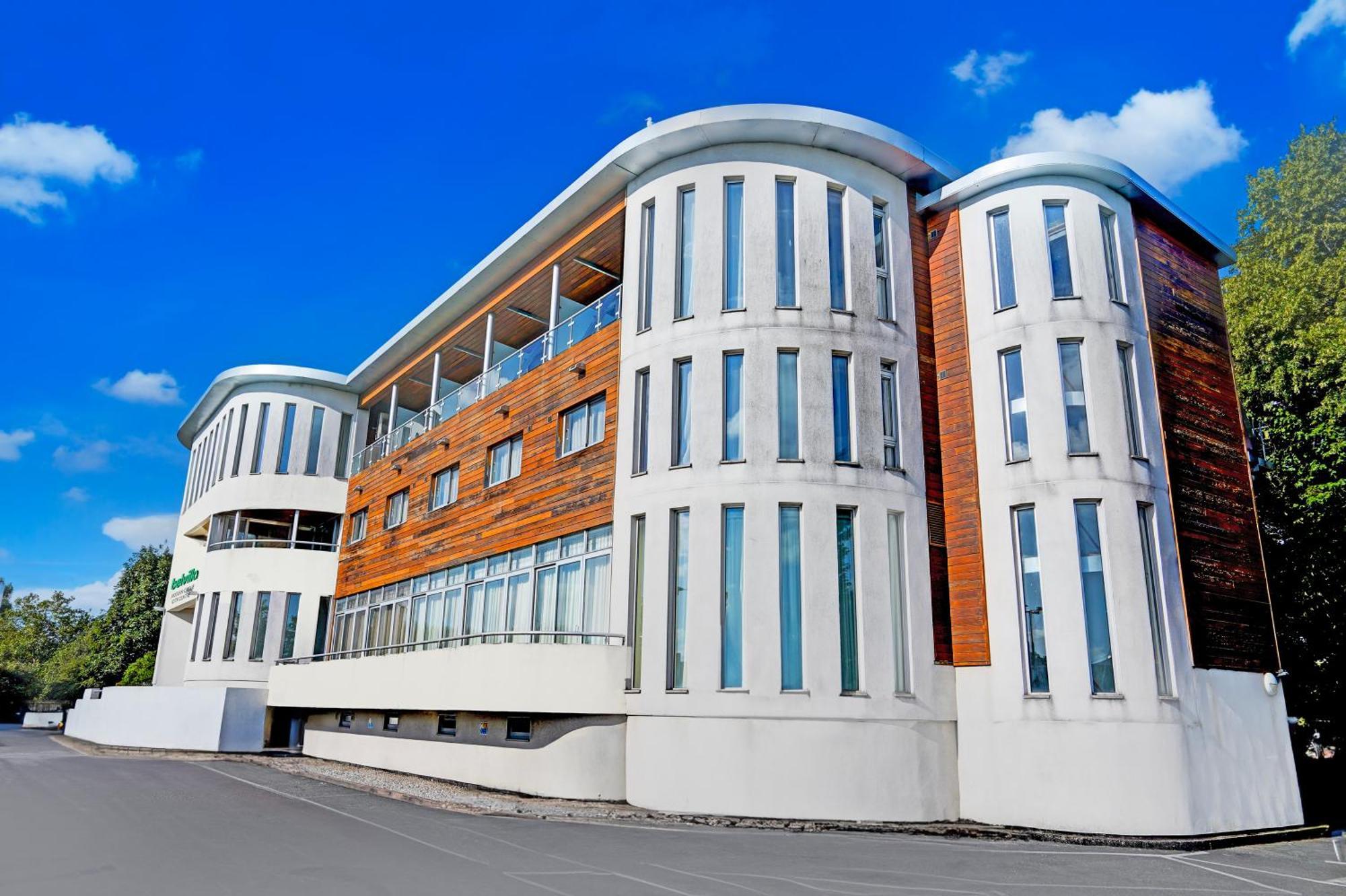 Belvilla Crewe City Centre Hotel Lifestyle Bagian luar foto