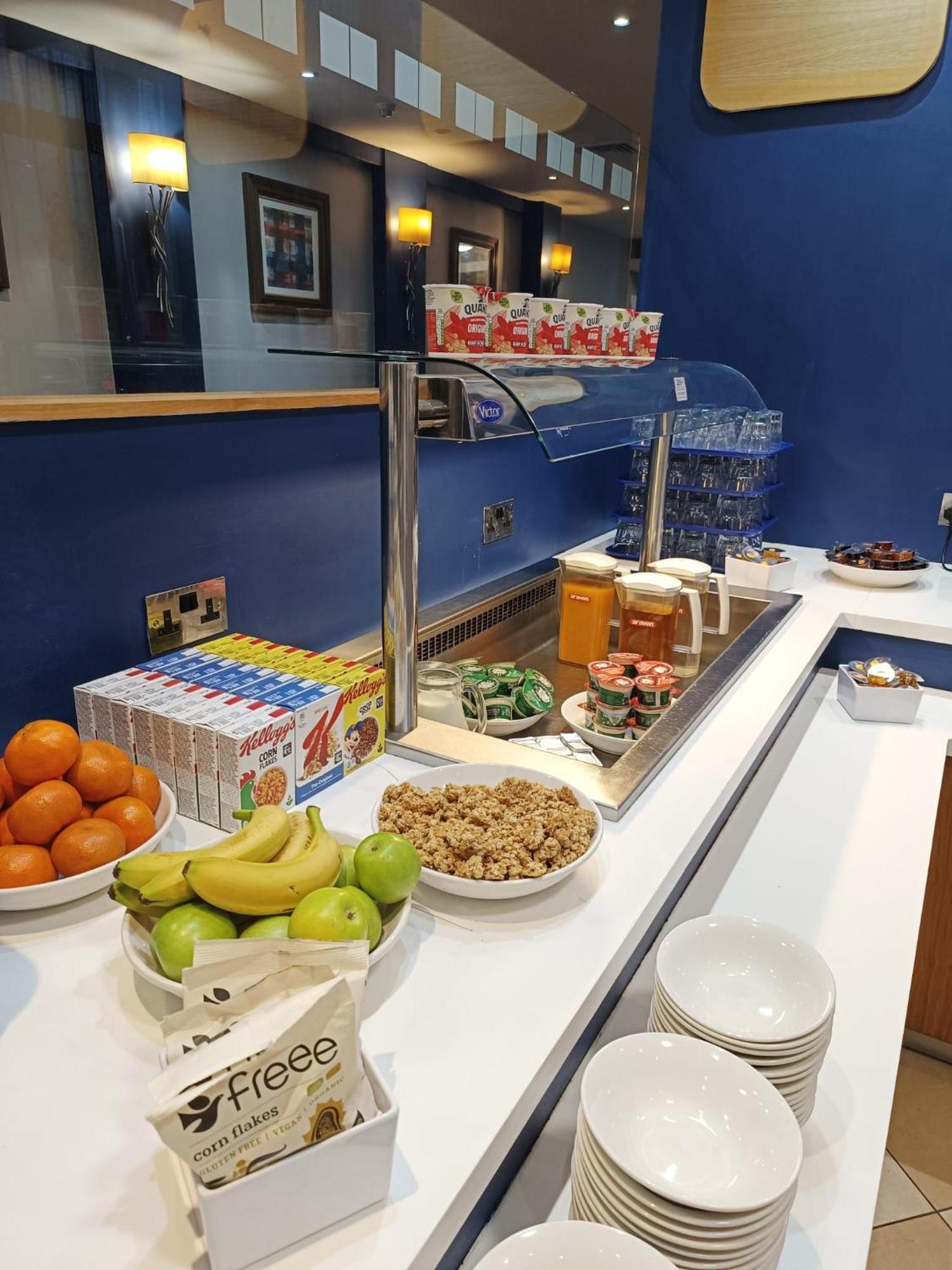Belvilla Crewe City Centre Hotel Lifestyle Bagian luar foto